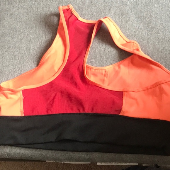 Adidas’s sports bra - large - Picture 3 of 3